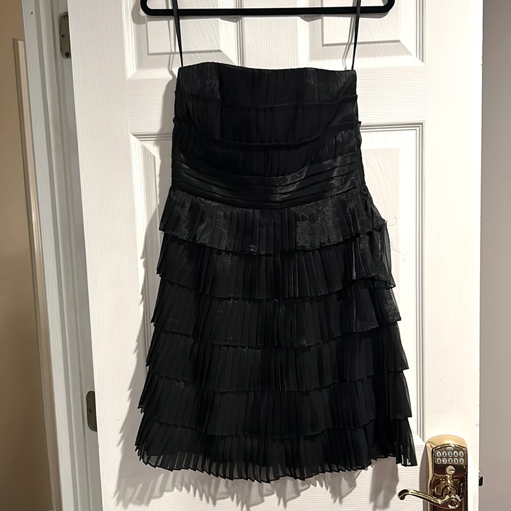 Size 6 White House black market cocktail dress